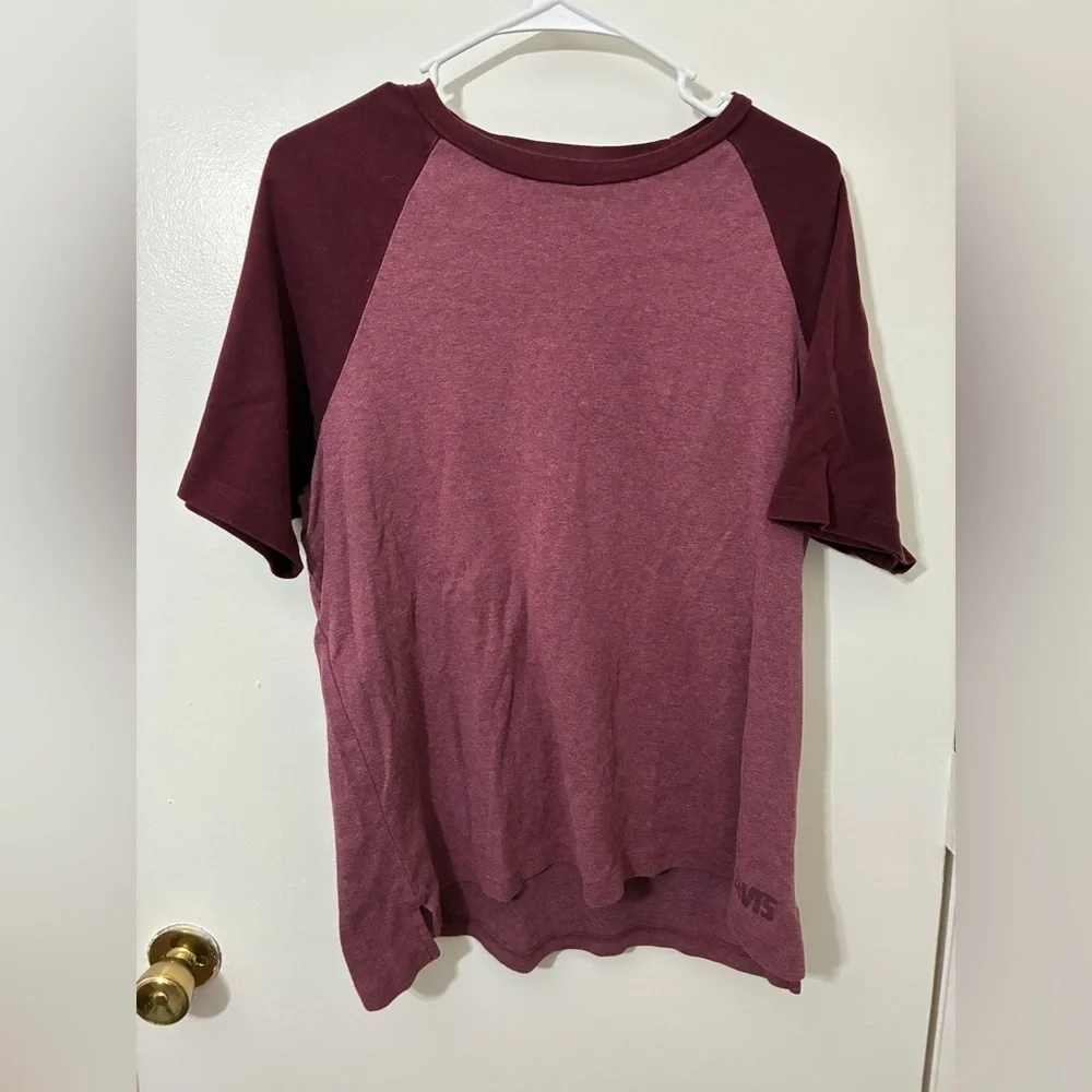 Levi's Maroon Regan t-shirt Size L